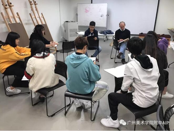 学习正式开始后，同学们在考尼什艺术学院老师的带领下体验他们的各种特色课程，在为期近一周的时间里，接触与接收了更多与以往不同的艺术知识